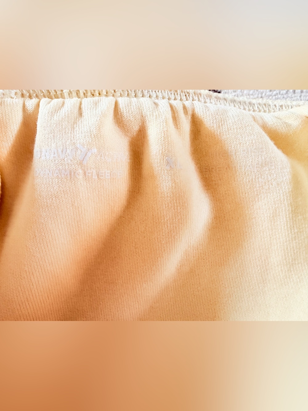 Old Navy Dynamic Fleece Light Yellow Athletic Zip-Pocket 3 inch Shorts - Picture 11 of 11